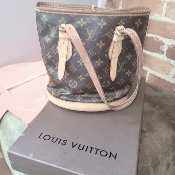 Louis Vuitton Tote Bucket bag! - Picture 4 of 5